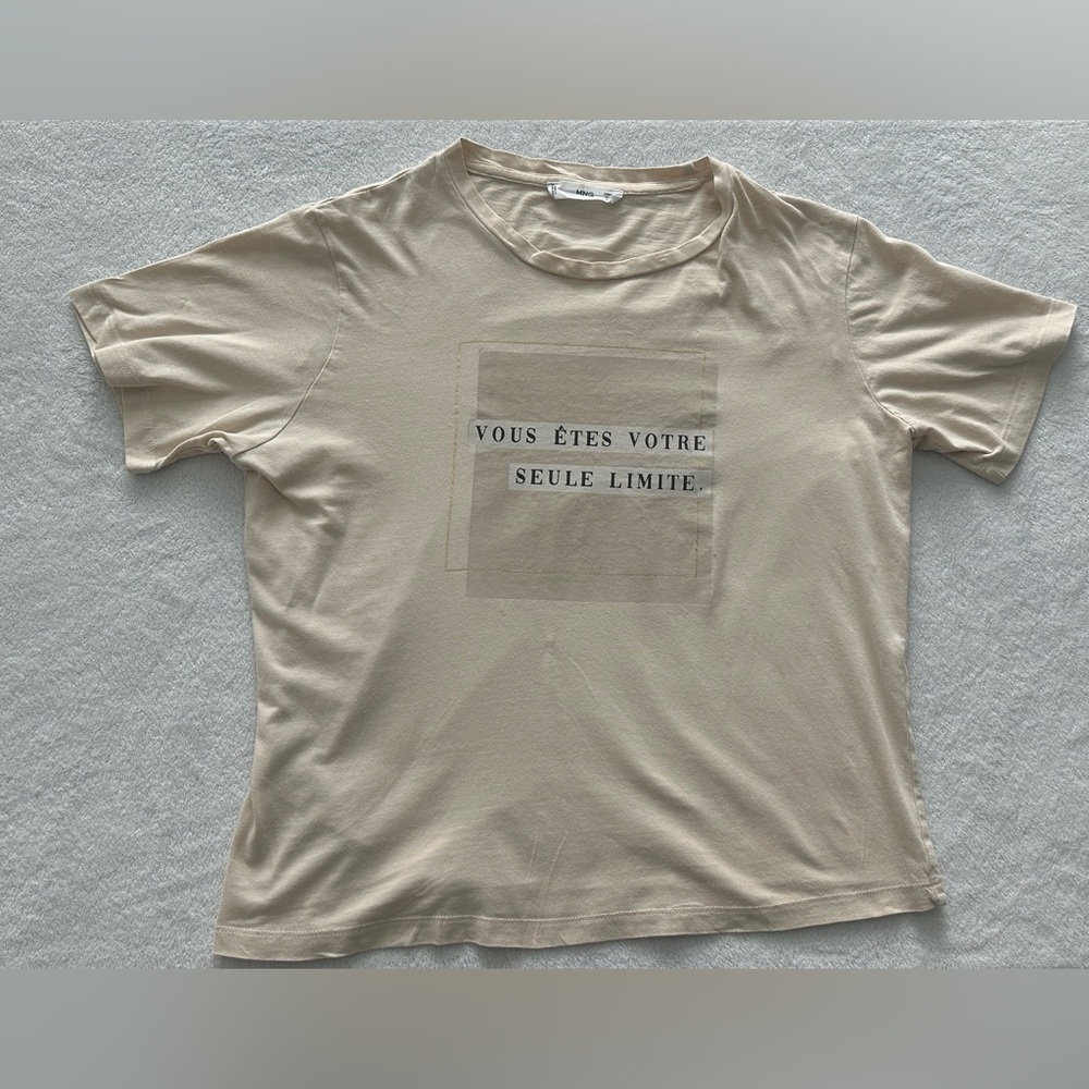 Mango women’s Beige Graphic Short Sleeve Tee. Size S.